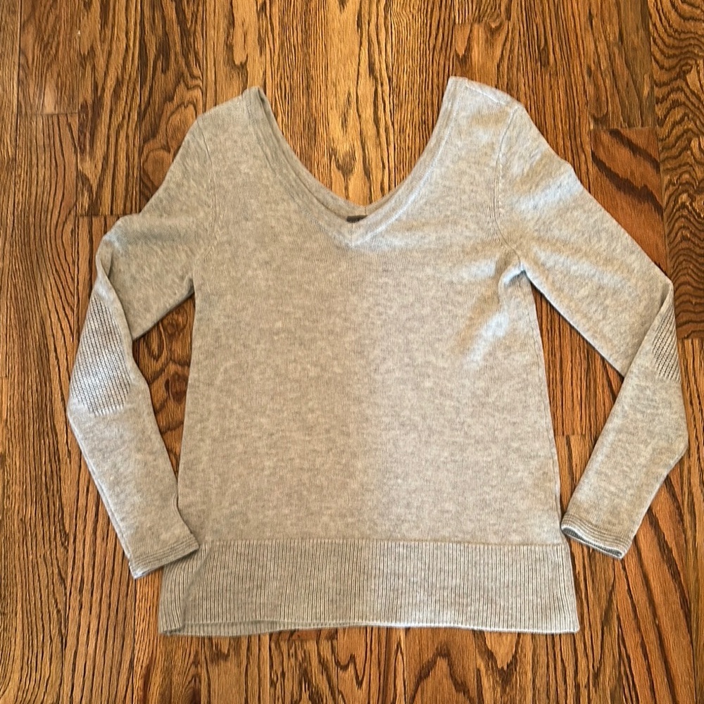 Market & Spruce Women's V-Neck Sweater